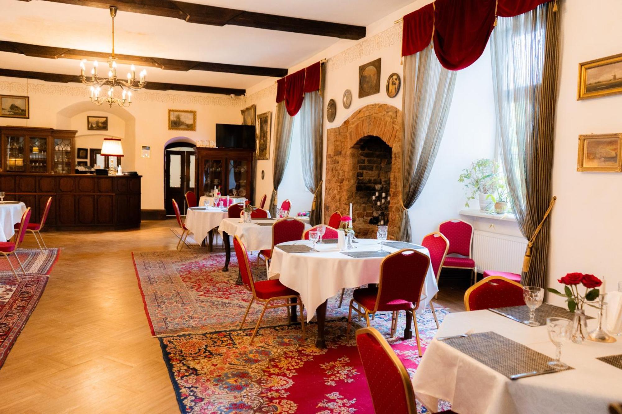 Hotel Edoles Pils Esterno foto