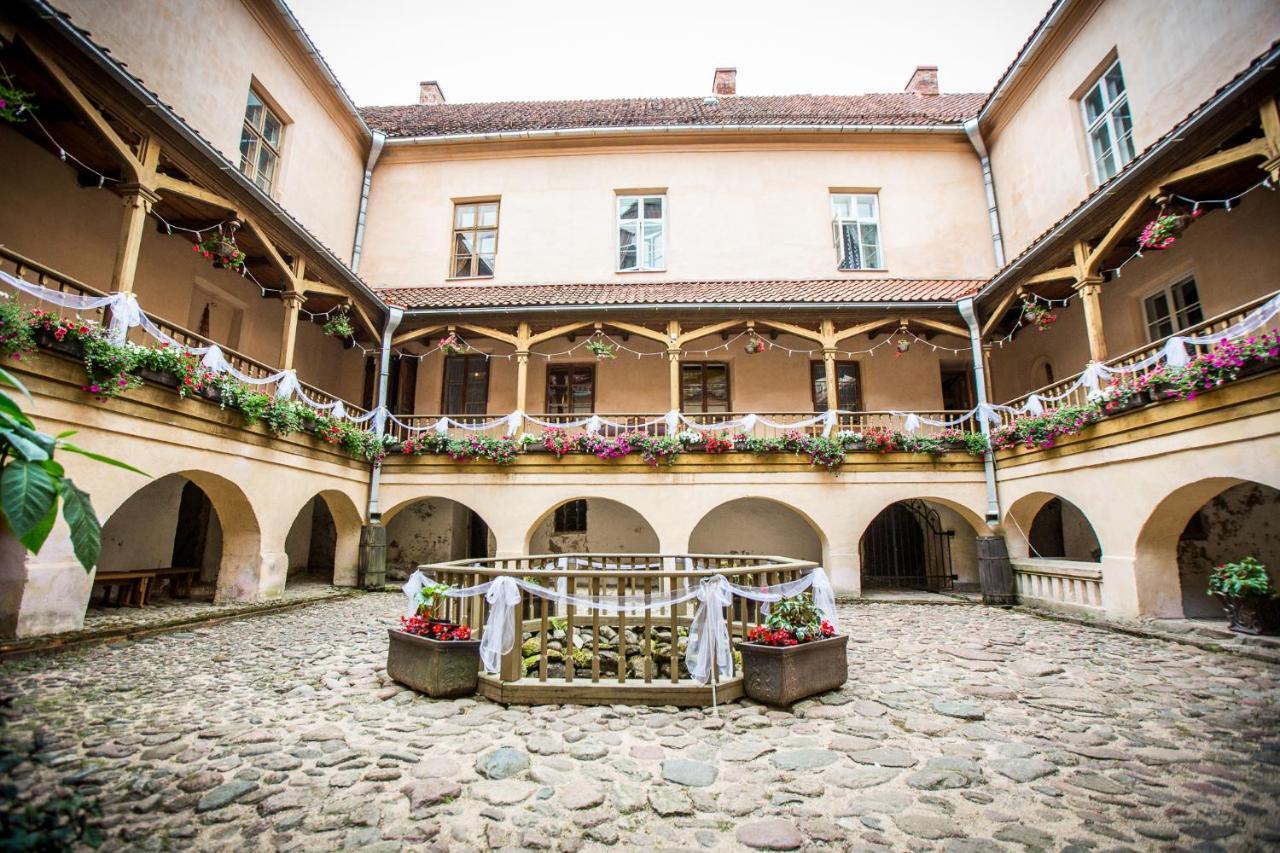 Hotel Edoles Pils Esterno foto